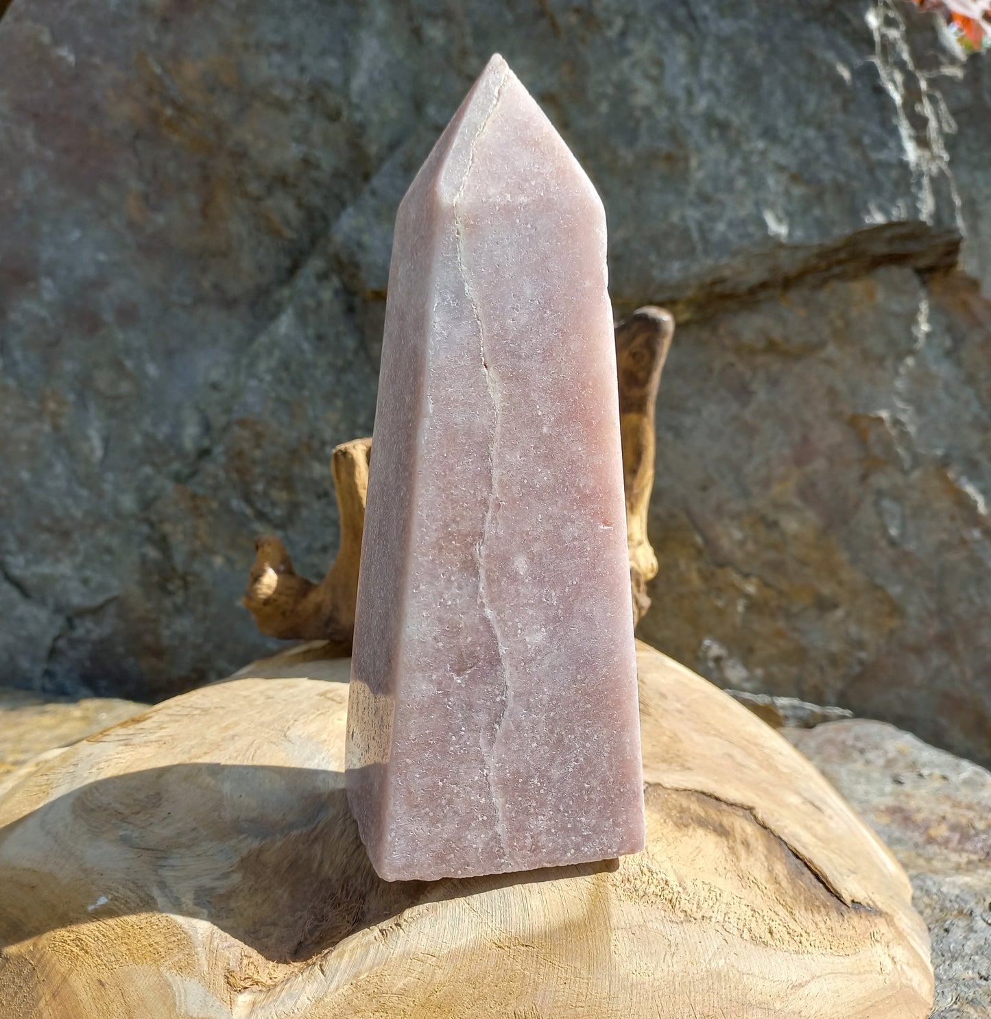 Roze amethist obelisk