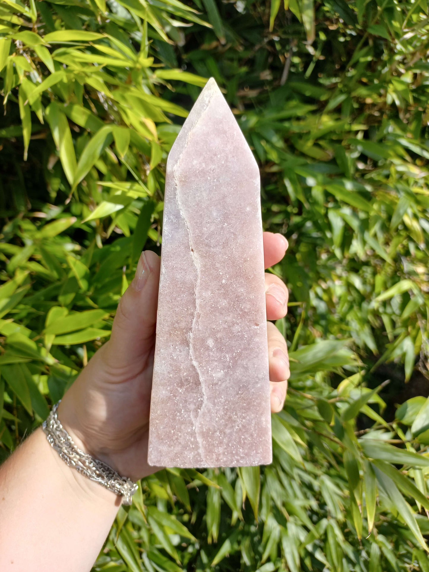 Roze amethist obelisk