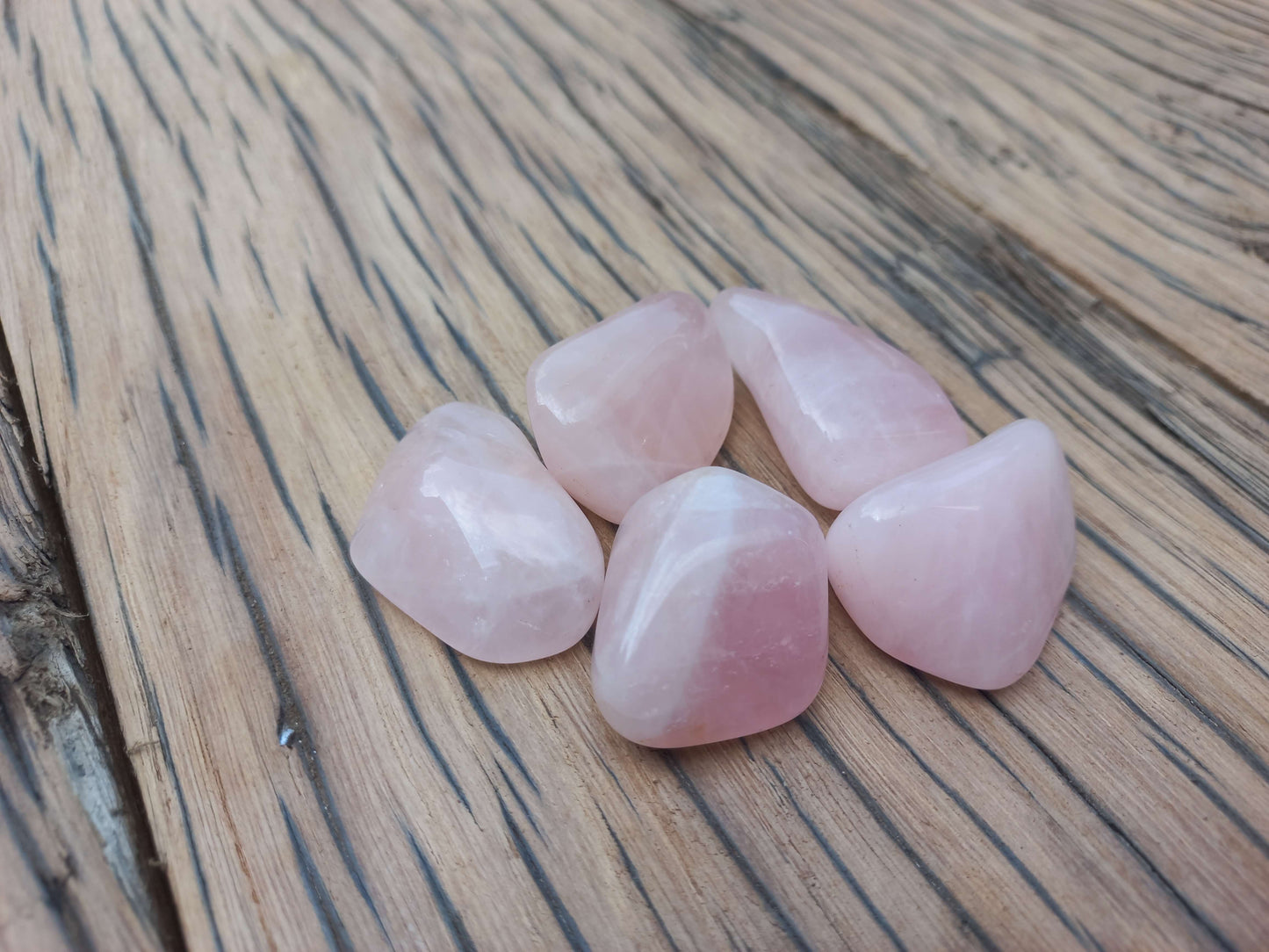 Rozenkwarts trommelstenen