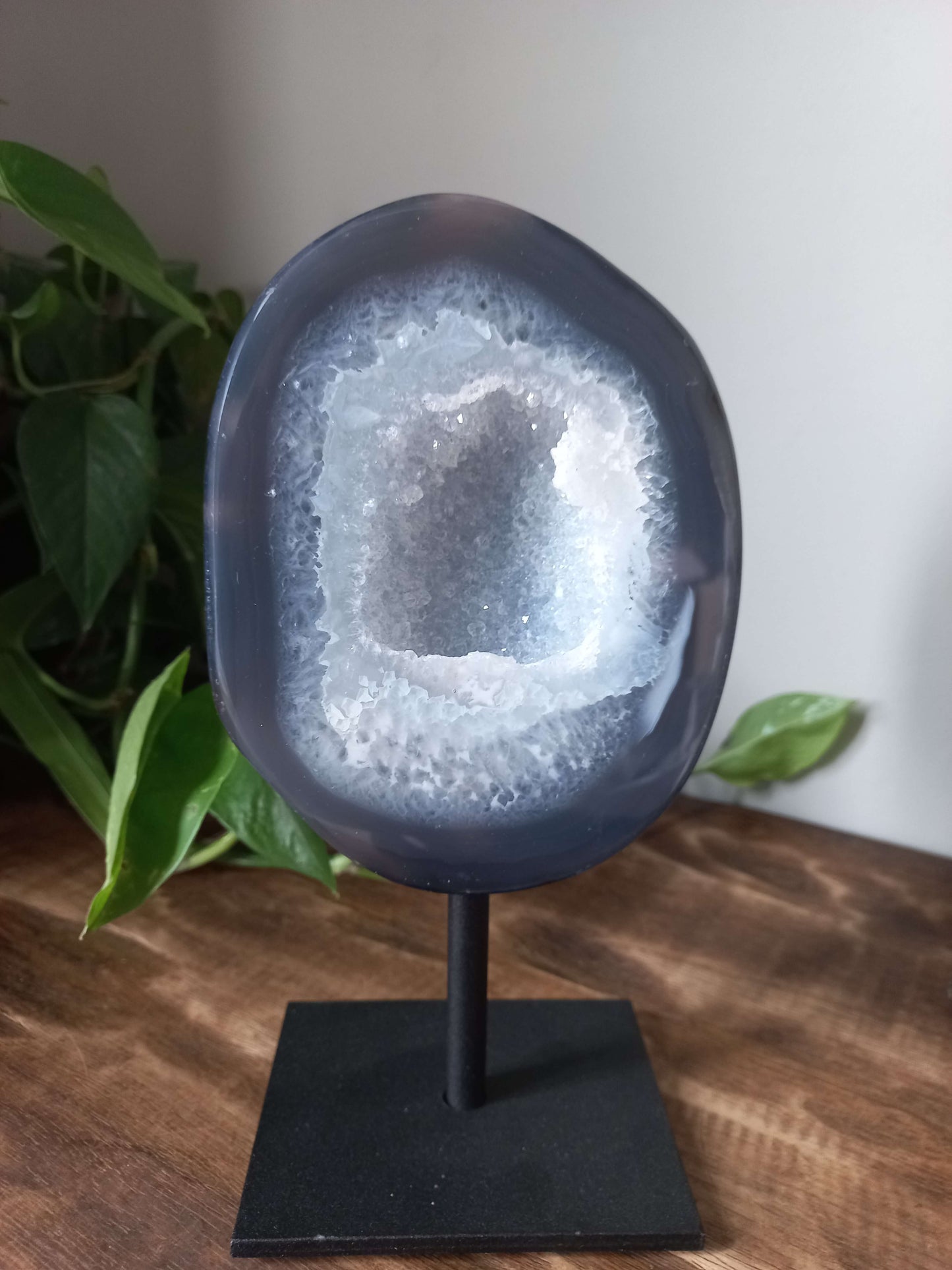 Agaat geode op standaard